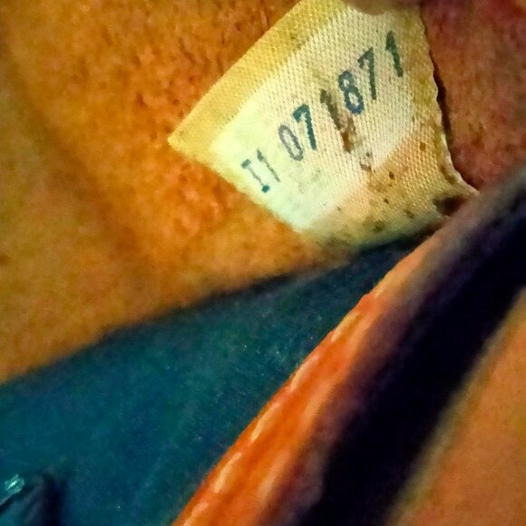 Dooney & Bourke saddle leather bag with brass trim - Picture 11 of 15